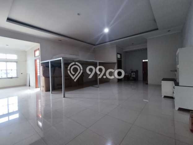 LOKASI STRATEGIS! Gudang di Babakanciparay, Luas 1000m², Pusat Komersial, Mainroad LOKASI STRATEGIS! Gudang di Babakanciparay, Luas 1000m², Pusat Komersial, Mainroad