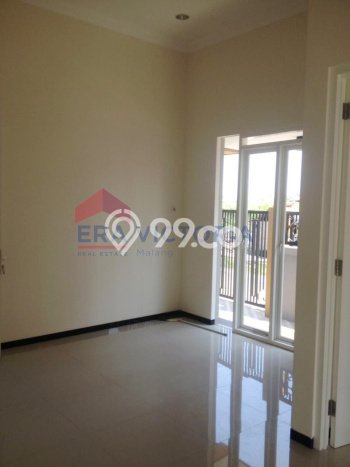 For Sale Rumah 4 Kamar Lokasi Strategis Bagus dan Strategis di Lowokwaru For Sale Rumah 4 Kamar Lokasi Strategis Bagus dan Strategis di Lowokwaru