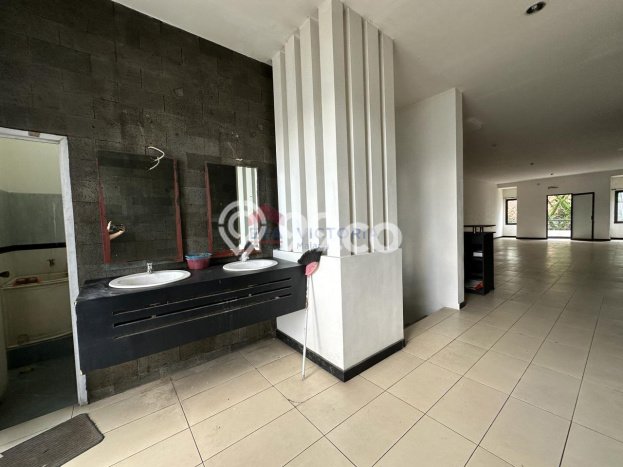 Ruko bagus disewakan di Klojen Malang dengan LB 160m2 harga sewa terbaik Ruko bagus disewakan di Klojen Malang dengan LB 160m2 harga sewa terbaik