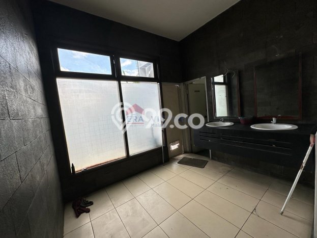 Ruko bagus disewakan di Klojen Malang dengan LB 160m2 harga sewa terbaik Ruko bagus disewakan di Klojen Malang dengan LB 160m2 harga sewa terbaik