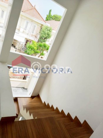 Jual Rumah Luas Elegan Dengan View Cantik di Surabaya Kota, Surabaya Jual Rumah Luas Elegan Dengan View Cantik di Surabaya Kota, Surabaya