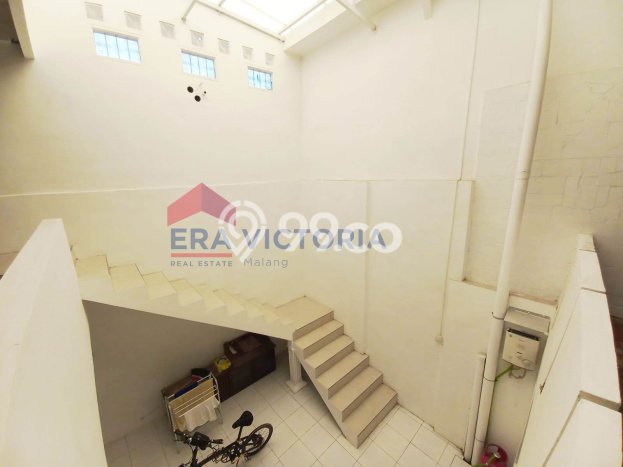 Lokasi strategis! Rumah siap huni dikontrakkan di Klojen LB 300m2 Lokasi strategis! Rumah siap huni dikontrakkan di Klojen LB 300m2