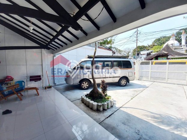 Lokasi strategis! Rumah siap huni dikontrakkan di Klojen LB 300m2 Lokasi strategis! Rumah siap huni dikontrakkan di Klojen LB 300m2