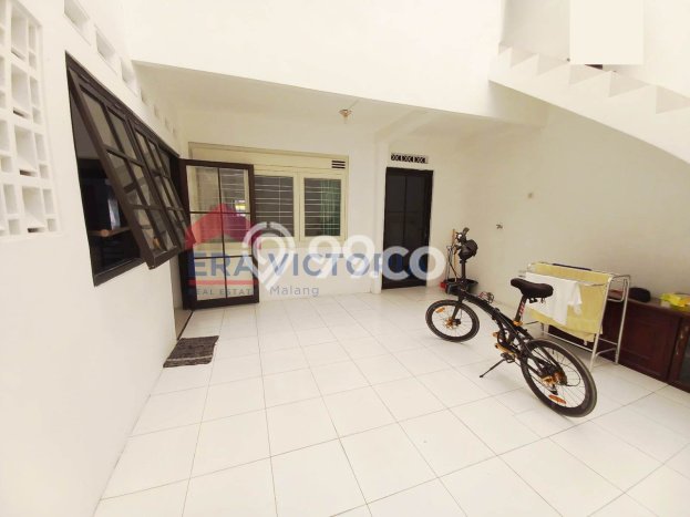 Lokasi strategis! Rumah siap huni dikontrakkan di Klojen LB 300m2 Lokasi strategis! Rumah siap huni dikontrakkan di Klojen LB 300m2