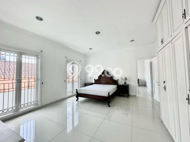 Hunian Mewah Siap Huni LT 282m2 di Serpong, Tangerang Selatan Hunian Mewah Siap Huni LT 282m2 di Serpong, Tangerang Selatan