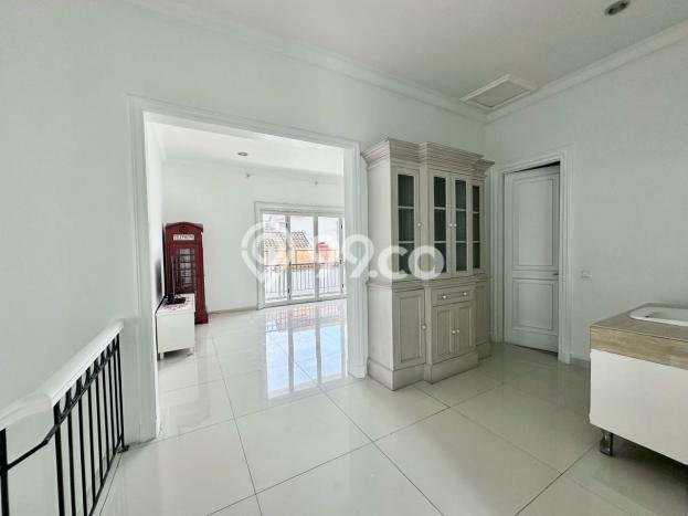 Hunian Mewah Siap Huni LT 282m2 di Serpong, Tangerang Selatan Hunian Mewah Siap Huni LT 282m2 di Serpong, Tangerang Selatan