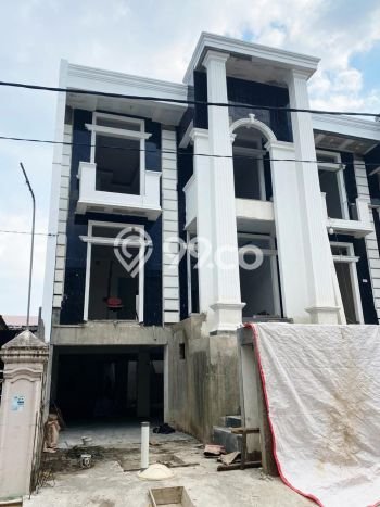 PROMO SPESIAL! Rumah Siap Huni area , LT 150m2m² LB 250m2m² PROMO SPESIAL! Rumah Siap Huni area , LT 150m2m² LB 250m2m²