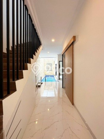 Rumah Luxury Modern Tanpa Renovasi di Mampang Jakarta Selatan Rumah Luxury Modern Tanpa Renovasi di Mampang Jakarta Selatan