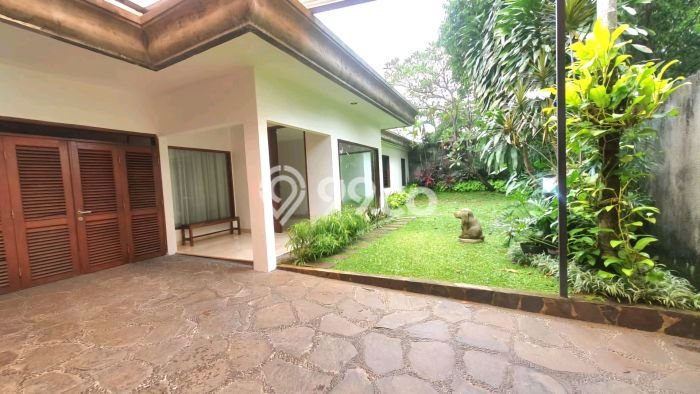Disewakan Rumah Murah di Kemang Jakarta Selatan dengan 4 Kamar Tidur Disewakan Rumah Murah di Kemang Jakarta Selatan dengan 4 Kamar Tidur