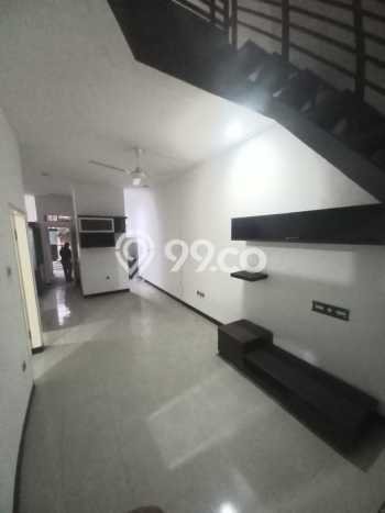Rumah Strategis Minimalis Lb 150m2 di Duren Sawit, Jakarta Timur Rumah Strategis Minimalis Lb 150m2 di Duren Sawit, Jakarta Timur