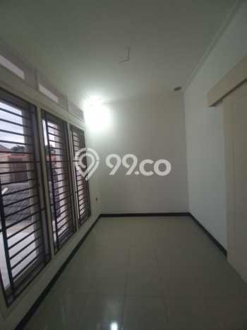 Rumah Strategis Minimalis Lb 150m2 di Duren Sawit, Jakarta Timur Rumah Strategis Minimalis Lb 150m2 di Duren Sawit, Jakarta Timur