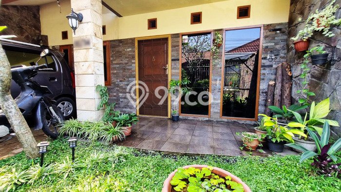 Dijual Rumah Eksklusif 2 KT di Taman Holis Indah, Bandung Dijual Rumah Eksklusif 2 KT di Taman Holis Indah, Bandung