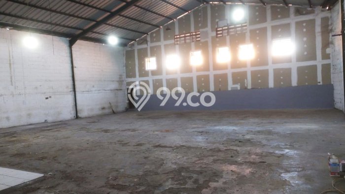LOKASI STRATEGIS! Gudang Disewakan Kawasan Holis Cigondewah, Luas 300m², Pusat Usaha LOKASI STRATEGIS! Gudang Disewakan Kawasan Holis Cigondewah, Luas 300m², Pusat Usaha