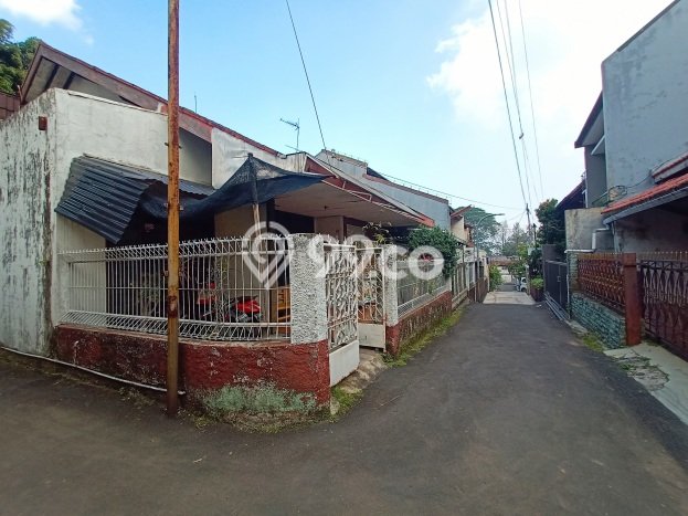 HARGA SPECIAL! Rumah Asri area Geger Kalong, Bandung, Luas 230m² Bangunan 196m² BISA KPR! HARGA SPECIAL! Rumah Asri area Geger Kalong, Bandung, Luas 230m² Bangunan 196m² BISA KPR!