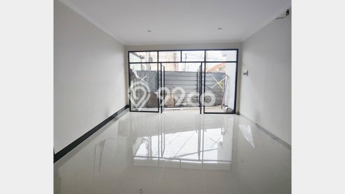 Ruko di , Luas 102m2m², Lokasi Premium Ruko di , Luas 102m2m², Lokasi Premium