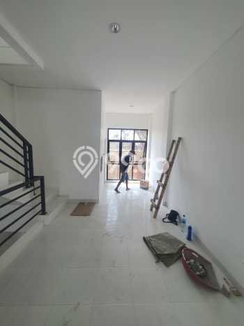 Area Ramai! Ruko Dijual di Cengkareng untuk Bisnis Luas Bangunan 252m2 Area Ramai! Ruko Dijual di Cengkareng untuk Bisnis Luas Bangunan 252m2