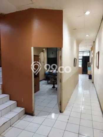 Ruko Disewa di Jakarta Barat dengan LB 240m2 Area Komersial Ramai Ruko Disewa di Jakarta Barat dengan LB 240m2 Area Komersial Ramai