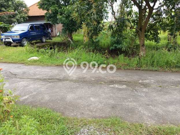 Lahan Strategis di Lamongan Dijual dengan Luas 160m2 Lahan Strategis di Lamongan Dijual dengan Luas 160m2