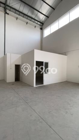 Area Ramai! Gudang Dijual di Driyorejo untuk Bisnis Luas Bangunan 448m2 Area Ramai! Gudang Dijual di Driyorejo untuk Bisnis Luas Bangunan 448m2