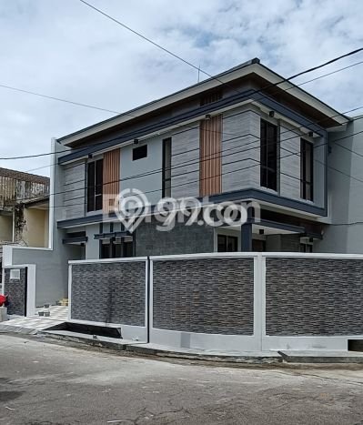 Hunian Cantik Modern Lb 150m2 di Rungkut, Surabaya Hunian Cantik Modern Lb 150m2 di Rungkut, Surabaya