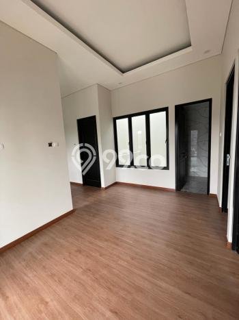 Rumah LT 136m² / LB 180m² di Kawasan BSD Nusaloka, Tangerang Rumah LT 136m² / LB 180m² di Kawasan BSD Nusaloka, Tangerang