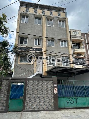 Rumah Siap Huni 8 KT 4 KM di Lokasi Premium Tanah Abang, Jakarta Pusat Rumah Siap Huni 8 KT 4 KM di Lokasi Premium Tanah Abang, Jakarta Pusat