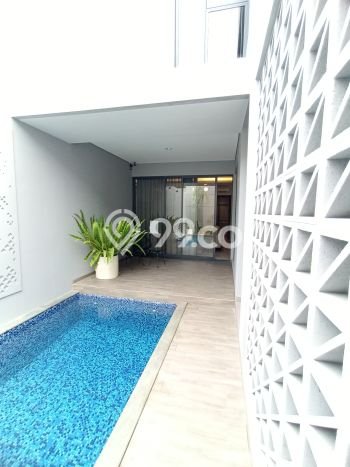 Rumah Strategis dengan Luas Tanah 140m2m² dan Luas Bangunan 176m2m² di Area , Tangerang Rumah Strategis dengan Luas Tanah 140m2m² dan Luas Bangunan 176m2m² di Area , Tangerang