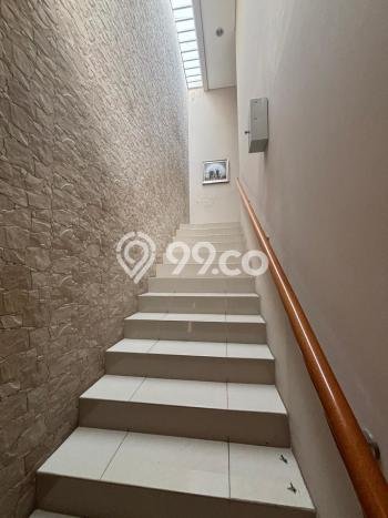 Rumah Elit Modern Tanpa Renovasi di BSD City Tangerang Rumah Elit Modern Tanpa Renovasi di BSD City Tangerang