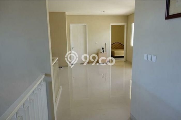 KESEMPATAN TERBAIK! Rumah Asri di , Luas 240m2m² LB 335m2m² KESEMPATAN TERBAIK! Rumah Asri di , Luas 240m2m² LB 335m2m²