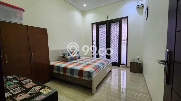 Rumah 4 Kamar Akses Tol di , Surabaya Rumah 4 Kamar Akses Tol di , Surabaya