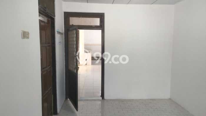Jual Rumah Favorit Siap Huni LB 150m2 di Dukuh Pakis, Surabaya Jual Rumah Favorit Siap Huni LB 150m2 di Dukuh Pakis, Surabaya