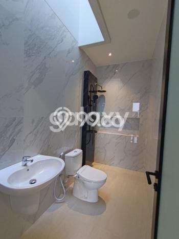 INVESTASI CERDAS! Rumah Exclusive , Surabaya, LT 300m2m² LB 475m2m² INVESTASI CERDAS! Rumah Exclusive , Surabaya, LT 300m2m² LB 475m2m²
