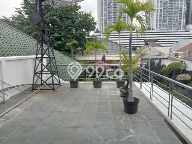 Hunian Mewah LB 600m2 Siap Pakai Desain Elegan di Mayjen Sungkono, Surabaya Hunian Mewah LB 600m2 Siap Pakai Desain Elegan di Mayjen Sungkono, Surabaya