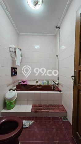 DIJUAL CEPAT! Rumah Nyaman di Surabaya Kota, Surabaya, Luas 300m² LB 200m² Bisa Nego! DIJUAL CEPAT! Rumah Nyaman di Surabaya Kota, Surabaya, Luas 300m² LB 200m² Bisa Nego!