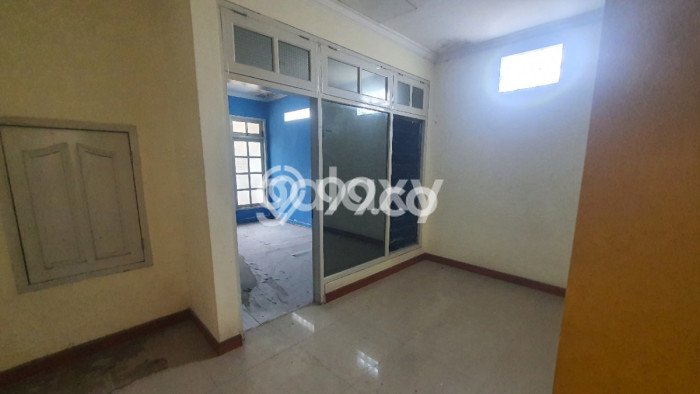 Hunian Cantik Modern Lb 272m2 di Wonocolo, Surabaya Hunian Cantik Modern Lb 272m2 di Wonocolo, Surabaya
