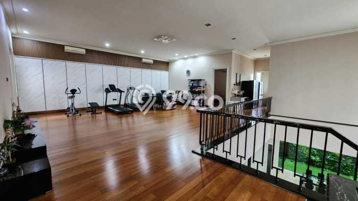 For Sale Rumah Mewah Exclusive di Lakarsantri, Surabaya For Sale Rumah Mewah Exclusive di Lakarsantri, Surabaya