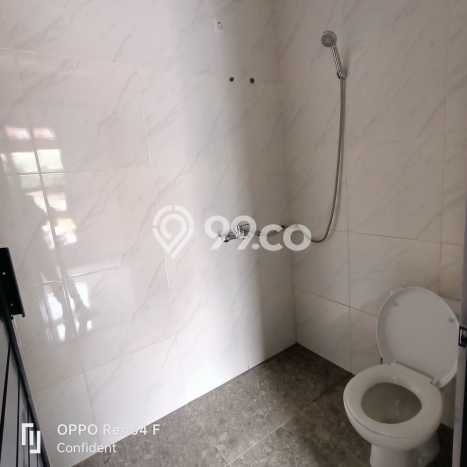 Rumah Nyaman di Buah Batu, 2 KM, Lingkungan Strategis, Luas 112m2m² Bangunan 90m2m² Rumah Nyaman di Buah Batu, 2 KM, Lingkungan Strategis, Luas 112m2m² Bangunan 90m2m²