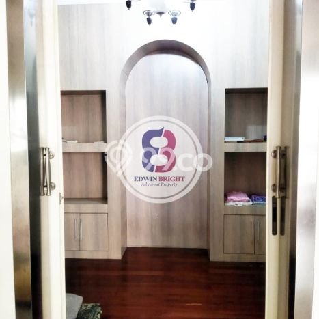 Rumah dengan Lokasi Strategis 7 KT di Serpong, Tangerang Selatan Rumah dengan Lokasi Strategis 7 KT di Serpong, Tangerang Selatan