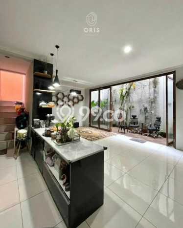 Rumah Berkelas LT 120m² / LB 150m² di Kompleks Perumahan Bintaro, Tangerang Selatan Rumah Berkelas LT 120m² / LB 150m² di Kompleks Perumahan Bintaro, Tangerang Selatan