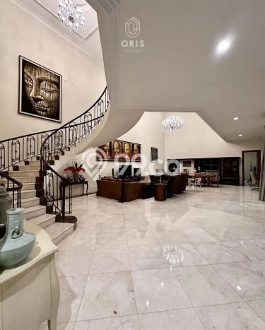 Rumah kawasan Kemang, Jakarta Selatan, Luas 660m² Bangunan 800m² Rumah kawasan Kemang, Jakarta Selatan, Luas 660m² Bangunan 800m²