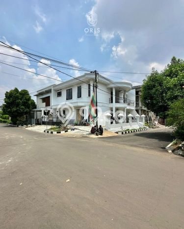 Hunian Impian Modern! Rumah Mewah area Cinere, Depok, Luas 180m² Bangunan 230m² Hunian Impian Modern! Rumah Mewah area Cinere, Depok, Luas 180m² Bangunan 230m²