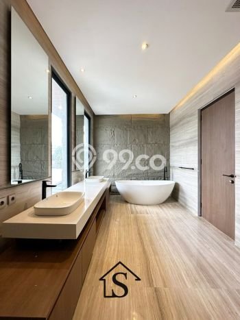 Rumah LT 1576m² Newly Renovated di Cipete, Dekat Mal, Jakarta Selatan Rumah LT 1576m² Newly Renovated di Cipete, Dekat Mal, Jakarta Selatan
