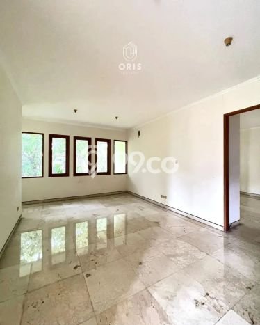 Rumah di Kemang, Jakarta Selatan, Luas 296m² Bangunan 262m² Rumah di Kemang, Jakarta Selatan, Luas 296m² Bangunan 262m²