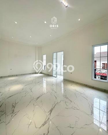 Hunian Elit LB 350m2 Siap Pakai Desain Elegan di Joglo, Jakarta Barat Hunian Elit LB 350m2 Siap Pakai Desain Elegan di Joglo, Jakarta Barat