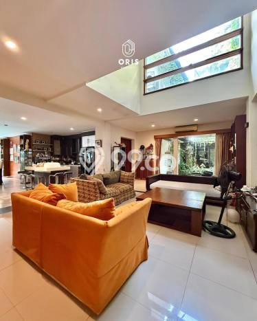 Jual Rumah Luas Elegan Dengan View Eksklusif di Cirendeu, Jakarta Selatan Jual Rumah Luas Elegan Dengan View Eksklusif di Cirendeu, Jakarta Selatan