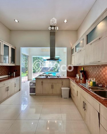 Hunian Elit LB 388m2 Siap Pakai Desain Elegan di Kemang, Jakarta Selatan Hunian Elit LB 388m2 Siap Pakai Desain Elegan di Kemang, Jakarta Selatan