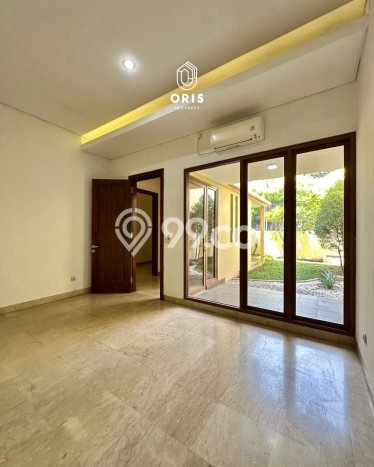 Jual Rumah Luas Megah Dengan View Cantik di Kemang, Jakarta Selatan Jual Rumah Luas Megah Dengan View Cantik di Kemang, Jakarta Selatan