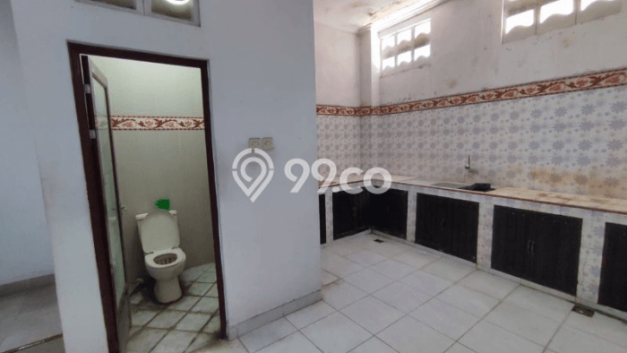 Area Ramai! Ruko Dijual di Kuta untuk Bisnis Luas Bangunan 270m2 Area Ramai! Ruko Dijual di Kuta untuk Bisnis Luas Bangunan 270m2