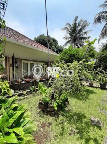 Siap Huni Rumah Mewah 6 Kamar di Menteng Dekat ke Mana Saja Siap Huni Rumah Mewah 6 Kamar di Menteng Dekat ke Mana Saja