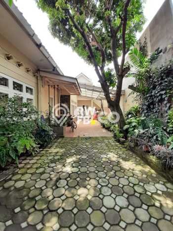 Siap Huni Rumah Mewah 6 Kamar di Menteng Dekat ke Mana Saja Siap Huni Rumah Mewah 6 Kamar di Menteng Dekat ke Mana Saja